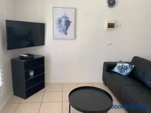 Image of Sunny, 2-bedroom apartment with pool, 200m from Caseys beach