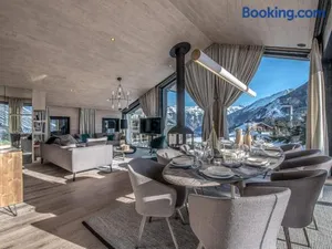 Image of Chalet de luxe skis aux pieds avec SPA - Courchevel - FR-1-575-192
