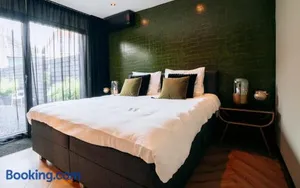 Image of B&B Bardot