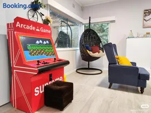 Image of Lake View House entire house