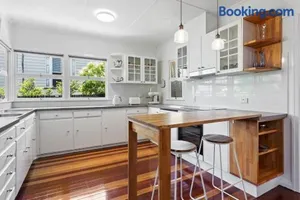 Image of Artist's Cottage - Cosy Home in Quiet Leafy Street