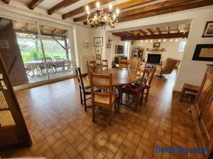 Image of Spacious house with large garden in Valdivienne