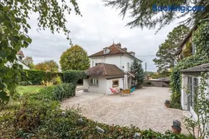 Image of Standing cottage in Disneyland