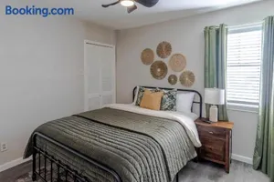 Image of Prime Location - 3bd with BBQ