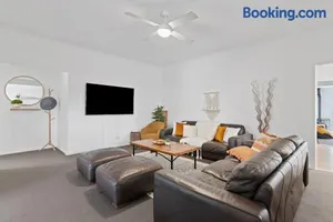 Image of Wine Down Retreat - The Great Entertainer with Heated Pool, Fireplace and Firepit for the Perfect All-Season Escape