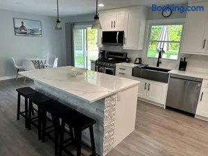 Image of Hot tube/Large Yard 20min to beach!