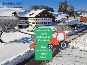 Image of Ferienhof Eger - entspannter Urlaub mit Baby & Kleinkind - wahlweise top modern oder günstige Fewos - ruhig am Ende der Straße - Kälbchen füttern - Traktor fahren - Freie Fahrt mit den Hörnerbahnen in Sommersaison - E-Ladestation - E-bike Verleih ab Hof