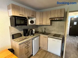 Image of Studio cosy au pied des pistes avec balcon, proche centre et piscine, navette gratuite - FR-1-515-172