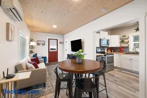 Image of Cozy Hot Tub Retreat