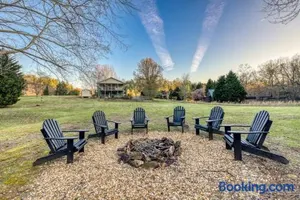 Image of Riverbend Escape - Waterfront - Hot Tub - Game Room