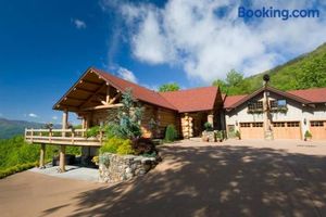 Image of LUXURIOUS TN Mtn Lodge- Sleeps 22+, Hiking & Lake