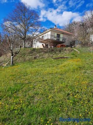 Image of Les coteaux de Planèze, maison et jardin dans le Lot! Chambres chez l'habitant!