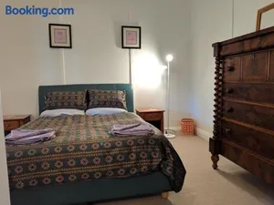Image of Walnut Cottage - 2 bedroom pet friendly country cottage