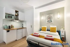 Image of Guestrust - Arc de Triomphe Green