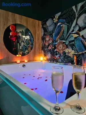 Image of Suite Passion - Jacuzzi privé - Table massage