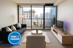 Image of Modern 2 Bedroom and 2 Bathroom Apartment with Free Parking in Southbank