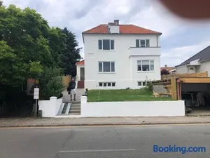 Image of Stor lys lejlighed med terrasse og altan