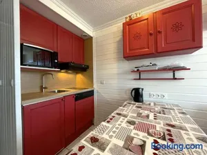 Image of Studio classique 4 personnes, balcon, aux Menuires - FR-1-452-259