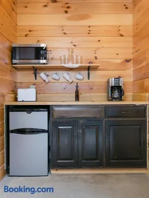 Image of Farmhouse Suites by Amish Country Lodging