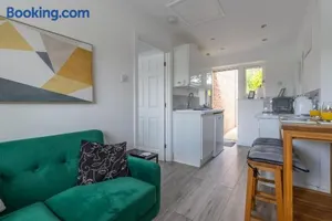 Image of Stylish one bedroom garden suite