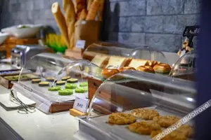 Image of Shanghai Elong Hotel by the bund and Nanjing road Pedestrian street