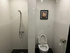 Image of LUCKY - 5 INN