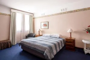 Image of Battery Point Manor