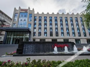 Image of Hampton by Hilton Jinlin