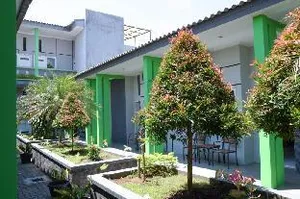 Image of RedDoorz Syariah near Balai Kota Probolinggo 2