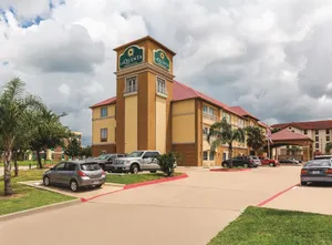 Image of Platinum Inn & Suites Webster
