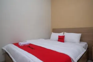 Image of RedDoorz Plus near UMS Solo 2