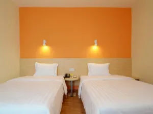 Image of Local Hotels (Guangzhou Jiangnanxi Changgang Road Metro Station)