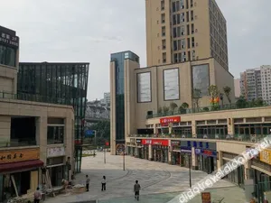 Image of Huanlesong Huayuan Hotel (Chongqing Jiangbei Airport Huixing Light Rail Station)