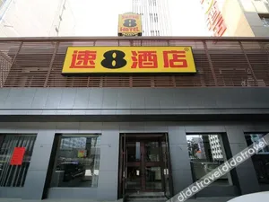 Image of Super 8 Collection Hotel (Huanghe Mother Sculpture Xiaoxihu Subway Station)