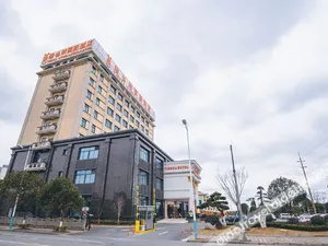 Image of Vienna International Hotel Shanghai Dishui Lake Lingang Wanda