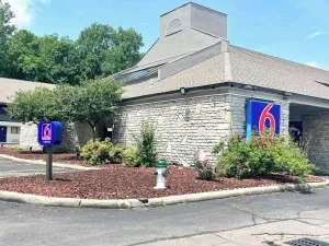 Image of Studio 6 Suites Dayton OH Englewood