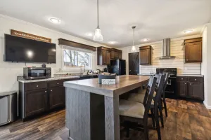 Image of Sunsets & Serenity: Port Clinton Waterfront Stay 3 Bedroom Home