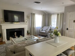 Image of Stunning Home With Large Yard in Los Angeles