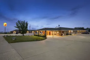 Image of Super 8 by Wyndham Henryetta