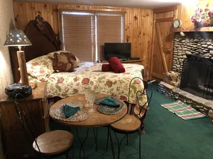 Image of Smokies Bed and Breakfast - Evergreen Cottage Inn