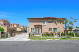 Image of Modern Spacious Home Bright, Family Group Friendly
