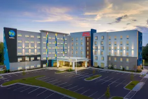 Image of Tru by Hilton Charlotte Airport Lake Pointe