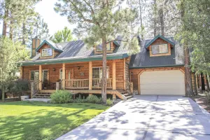 Image of Abe's Cool Cabin - Nice luxury home with a game room, hot tub, and pool table