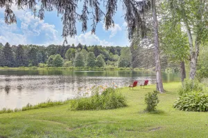Image of Pet-friendly Grove City Home w/ Lake on 19 Acres!
