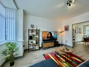 Image of Lenhurst House - Great for Contractors or Family Holidays