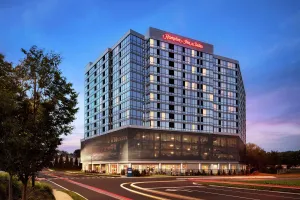 Image of Hampton Inn & Suites Teaneck Glenpointe
