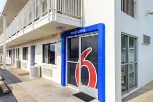 Image of Motel 6-Redding, CA - Central