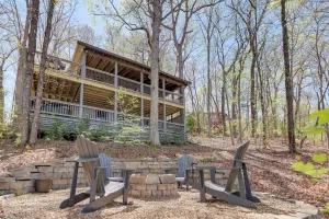 Image of 3 Mi to Dtwn: Blue Ridge Cabin w/ Hot Tub & Views