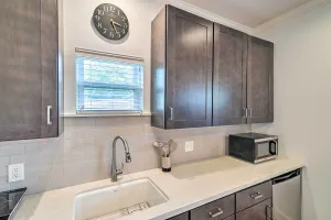 Image of Central and Cozy Houston Studio - Pets Welcome!