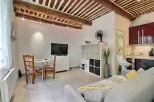 Image of The Cassidaine getaway hyper center studio
